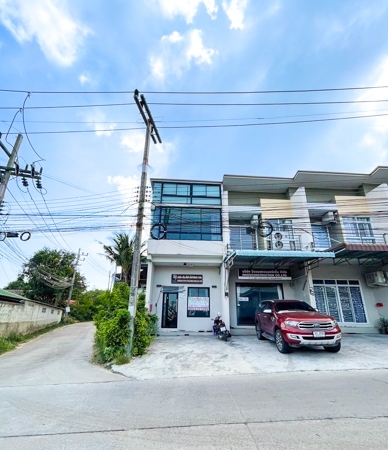 Exclusive Rental Space on Koh Samui! Golden Opportunity for Your Business!  Corner Townhouse - 2-Storey Commercial Building centrally located on Laem Soi 8 Road, Koh Samui, offering all you need! Ideal for Commercial Ventures, Offices, or Businesses! 2 Bedrooms 3 Bathrooms 100 sqm of Space Prime Location! Near Samui Airport Convenient access to Chaweng, Chaweng Noi Beach, and Wat Phra Yai Close to restaurants, tourist attractions, and other amenities  Rent for only 18,000-20,000 THB/month! (No pets allowed) For Inquiries, Site Visits, or Bookings: Call: 089-633-1978 Limited Availability! Contact us now to reserve your space!  Winner Estate South Thailand  Services include Sales, Rentals, and Investor Services. (Buying, Selling, Renting, all types of Real Estate)#CommercialPropertyForRent  #RentalSpaceSamui  #PrimeLocationSamui  #OfficeForRent  #UniqueResidentialRentals  #WinnerEstateSouthThailand  #TownhouseForRentSamui 