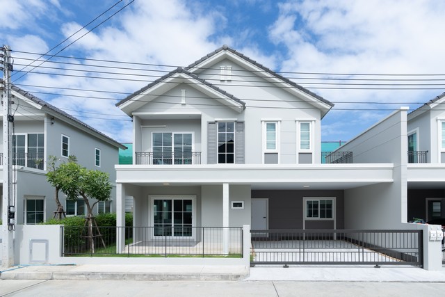 #TWR005 For Rent : Pakhlok, 2-Story Twin House, 3 bedrooms 3 bathrooms 2-story twin house, Pa Khlok location- Area 36.8 square wah- Usable area 148 square meters- 3 bedrooms- 3 bathrooms- 1 office room*Pets are allowed, please be a cat or a small dog. Nearby places- 5 minutes to Tha La Beach- 10 minutes to Bang Pae Waterfall- 10 minutes to Robinson Lifestyle Thalang- 25 minutes to Phuket International Airport Price 55,000 baht/month for yearly contract- Insurance fee 110,000 baht- 1 month in advance- Move in for a total of 165,000 baht.-----------------------------------------------#TWR005 สำหรับเช่า : บ้านแฝด 2 ชั้น ทำเลป่าคลอก 3 ห้องนอน 3 ห้องนํ้าบ้านแฝด 2 ชั้น ทำเลป่าคลอก - เนื้อที่ 36.8 ตารางวา- พื้นที่ใช้สอย 148 ตารางเมตร- 3 ห้องนอน- 3 ห้องน้ำ -