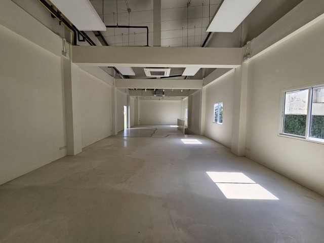 ให้เช่าโฮมออฟฟิศ 116 ตร.ม.ย่านสุขาภิบาล5 ใกล้ทางด่วน ฉลองรัช รามอินทรา-วงแหวนราคาเช่า 33,900 บาท / เดือน ( สัญญาขั้นต่ำ 1 ปี ประกัน 2 เดือน ล่วงหน้า 1 เดือน )ที่ตั้ง ถนนสุขาภิบาล5 ซอยสุขาภิบาล5 แขวงท่าแร้ง เขตบางเขน กรุงเทพมหานคร 10220ติดต่อ : คุณภัสพงณ์ 0634098164 ,0813987741Line : deedaa23พื้นที่ใช้สอย 116 ตร.ม. อาคาร2ชั้น ให้เช่าเฉพาะชั้น2 มีทางขึ้นส่วนตัว รองรับ 20-30คน ห้องน้ำแยก ชาย-หญิงพื้นที่โล่ง คว�