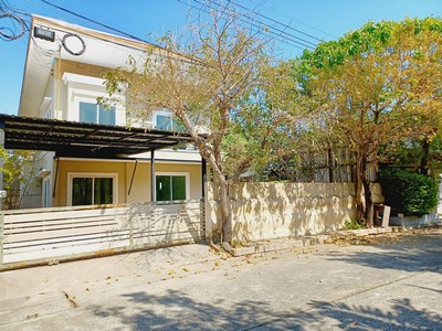 ขายบ้านเดี่ยว คลอง4 ลำลูกกา-รังสิต**ขายราคา 4.59 ล้านบาท ***( เนื้อที่ 67 ตรว )ขายบ้านเดี่ยวลำลูกกา คลอง4 ขนาด 67 ตรว มี 3  ห้องนอน 3ห้องน้ำ  พร้อมเข้าอยู่  ทำเลดีที่ตั้ง : หมู่ 5 ลำลูกกา คลอง4  หมู่บ้านดิสคอพเวอรี่บาหลีก้า (Discovery Balika) ถนนไสวประชาราษฎร์ ตำบลลาดสวาย อำเภอลำลูกกา จ. ปทุมธานี 12150 ขายบ้านเดี่ยว 67  ตรว  ทาสีใหม่ภายในใหม่ พร้อมตกแต่งแล้วบางส่วน- พื้นที่ 180 ตรม- มี 3  ห้องนอน 3 ห้อ