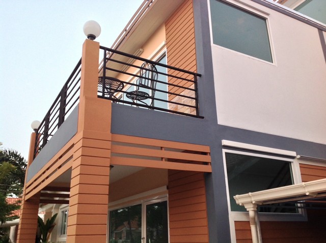 ขายบ้าน 3 ชั้น พร้อมเฟอร์นิเจอร์ ใจกลางเมืองสี่แยกอินโดจีน ต. สมอแข อ.เมือง จ. พิษณุโลก