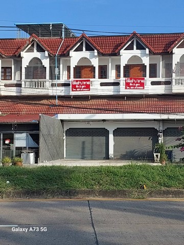 ขายบ้านพร้อมที่ดิน 33 ตารางวา ตำบลร่องกาศ อำเภอสูงเม่น จังหวัดแพร่ที่ตั้ง : 9/9กับ9/10 หมู่3 ตำบลร่องกาศ อำเภอสูงเม่น จัเงหวัดแพร่https://maps.app.goo.gl/SSL7HzZ7jocy3Rkm8ขนาดที่พื้นที่ :  33 ตารางวารายละเอียดขายตึก2 คูหา2ชั้นครึ่งมีชั้นลอยติดถนนยันตรกิจโกศลจังหวัดแพร่ แบ่งขาย 1คูหาได้ขนาดที่ดิน 33 ตารางวาแอร์ ทีวี ตู้เย็น โซฟา คูหาละ 132ตรม.2 ชั้นครึ่งมีชั้นลอยและดาดฟ้า2ห้องนอน2ห้องน้ำสถานที