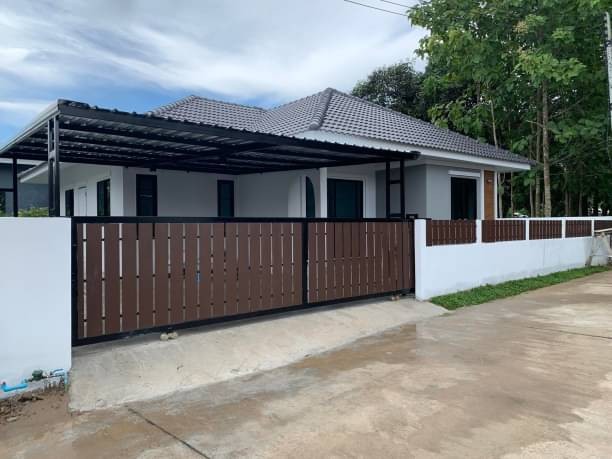 บ้านสร้างใหม่ ใกล้ม.แม่โจ้ ขายเพียง 1.95 ล.เท่านั้น 57.5 ตรว. โซนสันทราย หลังสวนนงนุชเชียงใหม่ ของแถมมากมาย รับประกันโครงสร้างบ้าน 1 ปีเต็ม!