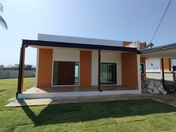 ราคาเริ่มต้นที่ 2.55 ล้าน เนื้อที่ 116 ตรว. ขัวมุง สารภี บ้านสร้างใหม่ สไตล์มินิมอล เนื้อที่กว้างขวาง บรรยากาศดี การเดินทางสะดวกสบาย