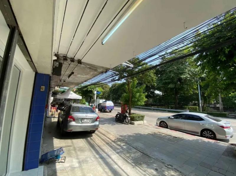 BH2500 ให้เช่า อาคารพาณิชย์ 3 ชั้น ติดถนนประชาชื่น​ รีโนเวทใหม่ เหมาะสำหรับค้าขาย, ทำธุรกิจ