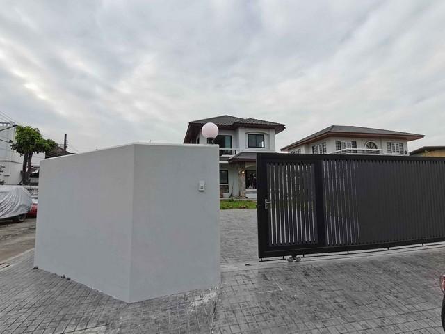 ให้เช่าบ้านเดี่ยว2ชั้น หลังมุม ย่านบางนา แบริ่ง โครงการนภาลัยบางนาซอยสุขุมวิท 70 ใกล้BTSบางนา  121 ตารางวา จำนวน 3 ห้องนอน 2 ห้องน้ำ