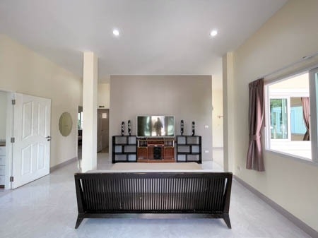 Beautiful house for sale, large area, good location, quiet, Theeraya Project, Taling Ngam Zone, Koh Samui.