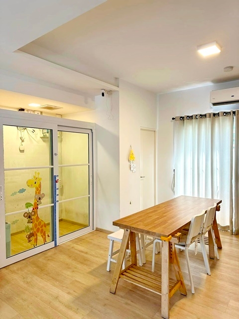 บางนาตราด กม.7 indy นานาชาติคอนคอร์เดียน  ใหม่สุด ไม่เคยอยู่  ให้เช่าทาวน์เฮ้าท์ 2 ชั้น 18ตรว. 110ตรม. พร้อมอยู่ 2นอน 3น้ำ 2จอดรถ 3แอร์