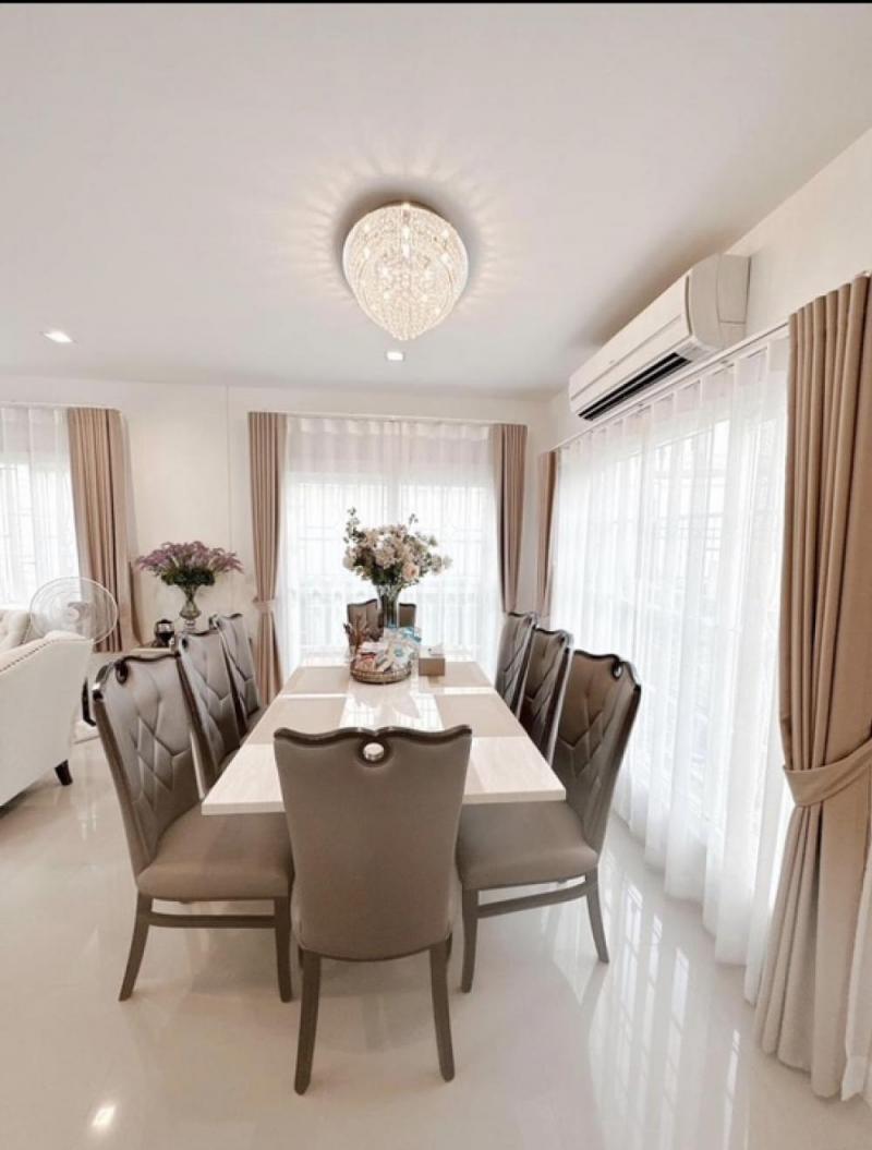 ให้เช่าบ้านเดี่ยสวยใหม่ 2 ชั้น4 ห้องนอน 4 น้ำ60 ตารางวาพื้นที่ใช้สอย 180 ตารางเมตรจอดรถได้ 3 คัน ถนนนวมินทร์40