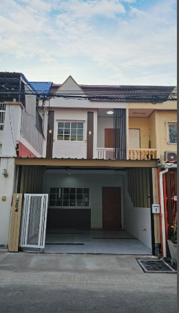 ขายทาวน์โฮม2ชั้น ซอยหัวหมาก27 หลังหมู่บ้านปรีชา มี 2ห้องนอน 2ห้องน้ำ เพิ่งปรับปรุงใหม่พร้อมอยู่