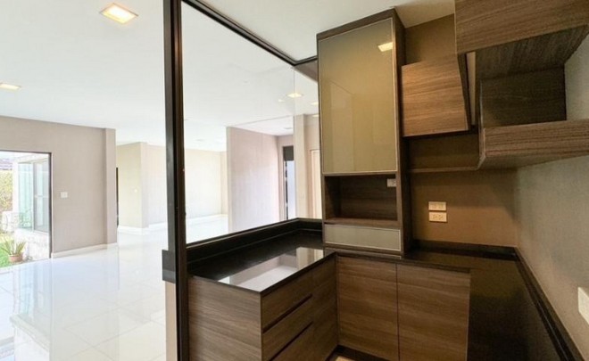 ขายบ้านเดี่ยว 2 ชั้น หมู่บ้านมัณฑนา กรุงเทพกรีฑา ซอย 7 รามคำแหง 60 ได้ เนื้อที่ 119 ตรว มี 4 ห้องนอน 4ห้องน้ำ