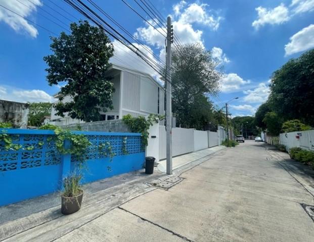 ขายที่ดินถมแล้ว 103 ตรว. พระราม 9 ซอย 41 ใกล้เดอะไนน์พระราม 9 การเดินทางสะดวก เหมาะสร้างบ้าน