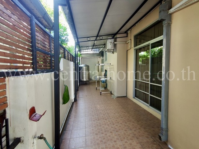 บ้านเดี่ยว หมู่บ้าน โฮมเพลส รัตนาธิเบศร์ หลังริม พร้อมอยู่