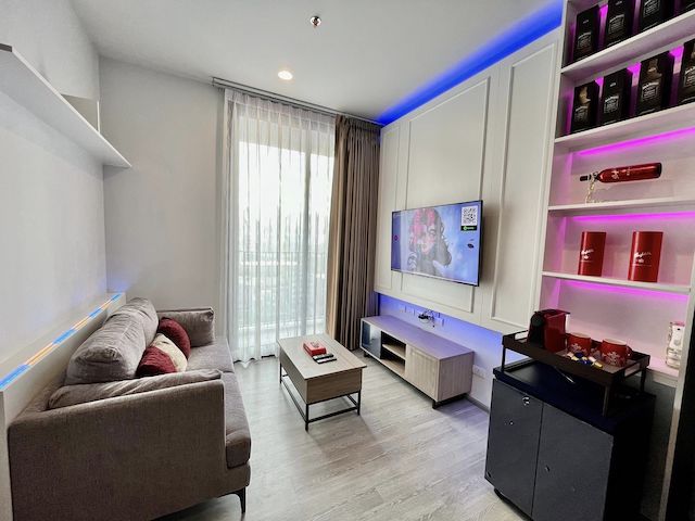 XT Ekkamai, safe, quiet, private, 11th floor, BTS Ekkamai.***Service for selling/renting houses, condos and giving advice. If interested, contact at any time***Interested in additional details or pictures or making an appointment to see the room, please contact Ekachai.T. 089-799-5598Line ID: @auiauiaui001 (add @ in front)Room type: 1 bedroom, 1 bathroomSize 30 sq m., 11th floorClean room, beautifully decorated, ready to move in.details-------------------------------------------------- ------------Rental price: 22,000 baht per month-------------------------------------------------- ------------* Complete electrical appliances- Air conditioning- fridge- TV- washing machine-------------------------------------------------- ------------*Nearby important places (Based on information from Google Map)- BTS Ekkamai 1.6 km.- BTS Thonglor 2 km.- ARL Ramkhamhaeng 2.4 km.- Park Lane 1.2 km.- Emporium 3.6 km.- EmQuatier 3.9 km.-------------------------------------------------- ------------Rental c
