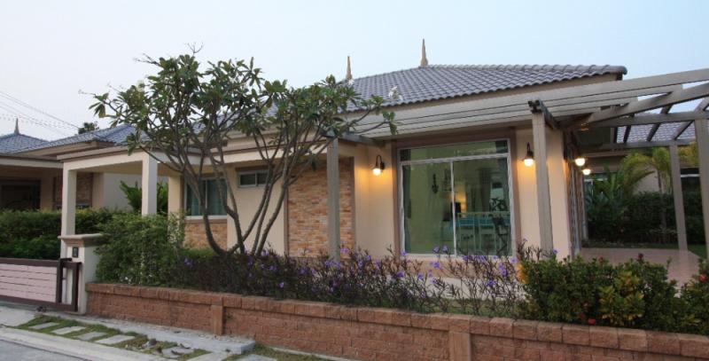 AHR122671 ให้เช่าและขายบ้านเดี่ยวบ้านพักตากอากาศ1ชั้น Casa Sea Side ชะอำ จ.เพชรบุรี ใกล้ทะเล 500 เมตรตั้งอยู่บนถนนเพชรเกษม ชะอำ จ.เพชรบุรี (ทางเข้าหมู่บ้าน ติดถนนใหญ่)สนใจติดต่อ คุณจุ๋ม (Agent)098-5565514   ไลน์ ไอดี(Line ID) : thewitch-jj คลิกลิงค์ไลน์    https://line.me/ti/p/kf8IEqqIw6  โครงการของ Q House ตั้งอยู่ใกล้ๆกับ วิรันดา ResortAHR122671 ให้เช่าและขายบ้านเดี่ยวบ้านพักตากอากาศ1ชั้น Casa Sea Side ชะอำ จ.เพชรบุรี ใกล้ทะเล 500 เมตรตั้งอยู่บน