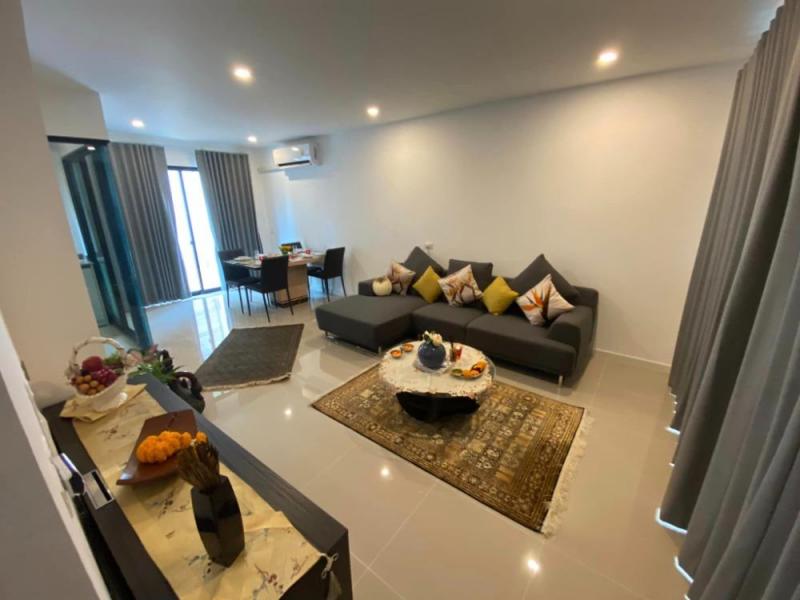 AHR12267-7 ให้เช่าทาวโฮม 3 ชั้นเนื้อ ที่ 20.20 ตรว พร้อมเฟอร์นิเจอร์ เข้าอยู่ได้ทันที ถ. กรุงเทพกรีฑา วิวติดสนามกอฟล์กรุงเทพกรีฑาสนใจติดต่อ คุณจุ๋ม (Agent)098-5565514   ไลน์ ไอดี(Line ID) : thewitch-jj คลิกลิงค์ไลน์    https://line.me/ti/p/kf8IEqqIw6  ราคาเช่า 43,000 บาทต่อเดือน ประกัน 2 เดือน จ่ายล่วงหน้า 1 เดือน สัญญา 1 ปีรายละเอียดปล่อยเช่าทาวโฮม 3 ชั้น ว่างยูนิตสุดท้าย พร้อมเฟอร์นิเจอร์ เข้าอยู่ได้ทันทีพื้นที่ 20.20 ตรว. หล