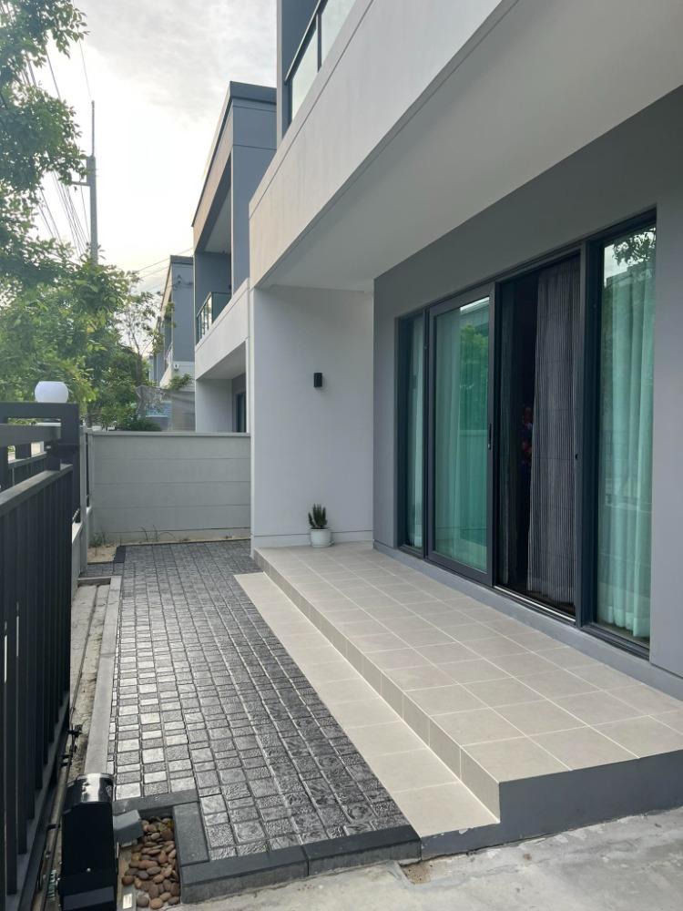 ให้เช่า บ้านเดี่ยว 2 ชั้น 4 ห้องน้ำ 4 ห้องน้ำ Fully Furnished หิ้วกระเป๋าย้ายเข้าอยู่ได้เลย!!! เซนโทร ดอนเมือง-แจ้งวัฒนะ (เลียบคลองปะปา)