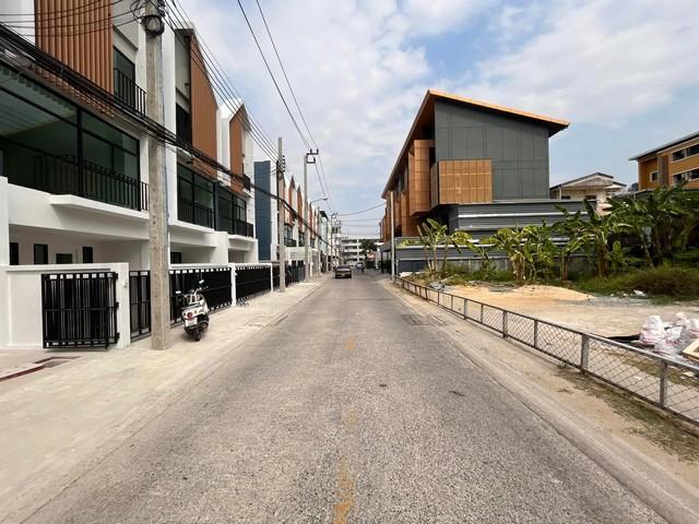 ให้เช่าโฮมออฟฟิศสร้างใหม่3 ชั้น สุขุมวิท70/5 โครงการ Decoเนื้อที่ 21 ตารางวา พื้นที่ใช้สอย 200 ตารางเมตร ห่างบีทีเอสแบริ่ง300เมตร