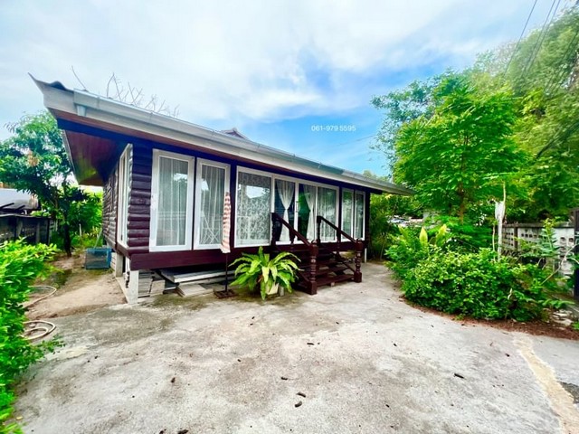 สนใจติดต่อสอบถาม TEL:061-979 5595 ดนิตาLine:https://line.me/ti/p/yxo92dHWP1ขายด่วน ที่ดินใกล้ทะเล พร้อมสิ่งปลูกสร้างพิกัด โรงโป๊ะ บางละมุง ชลบุรีเดินเพียง 20 เมตร ถึงหน้าชายหาด เนื้อที่ดิน  157.7 ตารางวา พร้อมสิ่งปลูกสร้าง อาคารไม้สัก ไม้มะค่า1 ห้องนอน 1 ห้องน้ำ เดินทางสะดวกใกล้ถนนสุขุมวิท(ค่าโอน 50/50) ชื่อบุคคล R-Aphin