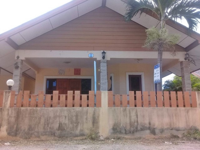   รายละเอียดเพิ่มเติม Code ID : PAL 6-0431  ราคาขาย 1,870,000  บาท- ขนาดพื้นที่ :   73 ตรว.- พื้นที่ใช้สอย :   138.25 ตรม.- จำนวนห้อง :   3 ห้องนอน 2 ห้องน้ำ - ที่จอดรถ :   1   คัน- บ้านหันทางทิศ : - พิกัดทรัพย์ : https://maps.app.goo.gl/vZHeqCgusGKL6gLX6    สอบถามเพิ่มเติม/นัดชมโทร. 097-419-5982(พลอย)โทร. 096-932-4624(ออมสิน)Line : @panaya (มี@ด้านหน้า)ปรึกษาสินเชื่อฟรี One Stop Service ดูแลตั้งแต่ต้นจนจบบริษัท ปณยาคิดดี จำกัด