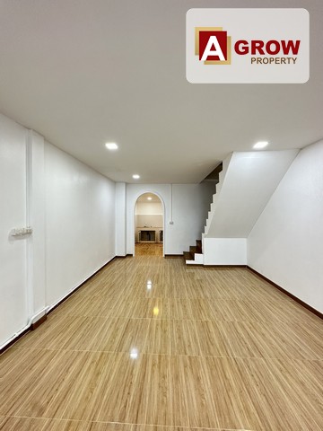 เสนาวิลล่า คู้บอน 27 แยก 42 รีโนเวทใหม่ทั้งหลัง ใกล้ สถานีรถไฟฟ้า