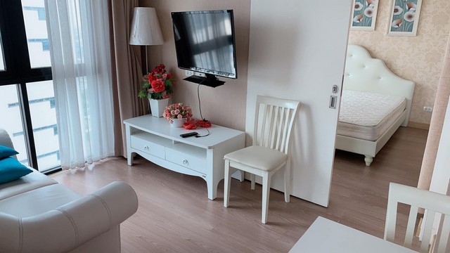 ให้เช่า คอนโด Astro Condo แจ้งวัฒนะ 38.4 ตร.ม ชั้น 30 ห้องมุม วิวสระและวิวเมือง ตรงข้ามเซ็นทรัลแจ้งฯ คอนโด ทำเลดี ห้องมุม วิวสวย 2 ด้าน พร้อมอยู่พื้นที่ 38.4 ตร.ม 2 นอน, 2 น้ำ, มีระเบียง 2 ด้าน มี 38 ชั้น อยู่ชั้น 30 ที่อยู่: ถนน แจ้งวัฒนะ - ซอย แจ้งวัฒนะ-ปากเกร็ด 21 ตำบลคลองเกลือ อำเภอปากเกร็ด นนทบุรี 11120 เฟอร์ฯ ครบ- ทีวี - แอร์ - เครื่องครัว - ตู้เย็น - เครื่องทำน้ำร้อน - ไมโครเวฟ - เครื่องซักผ้า ส