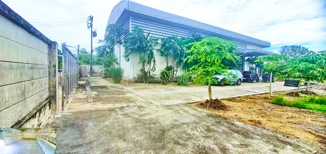 ให้เช่าโกดัง-โรงงาน บนพื้นที่ 2ไร่ลำลูกกา คลอง8 200 ตรว. 800 ตรม. 2โถง 2น้ำ อบจ. 2006 ไมตรีจิต ไฟฟ้า 3 เฟส
