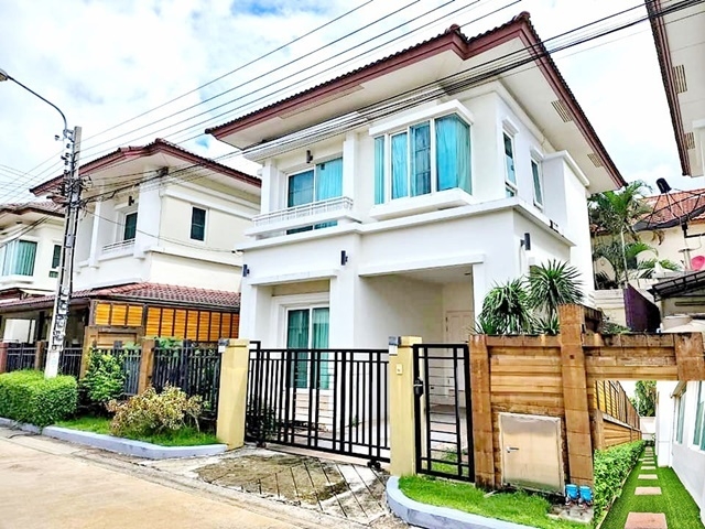 เฟอร์นิเจอร์ครบ 37ตรว.BTSสำโรง ให้เช่าบ้านเดี่ยว 2 ชั้น 150ตรม. 24,998B-M 3นอน 2น้ำ 1จอดรถ 1แอร์ โลตัส ศรีนครินทร์ MRTศรีด่าน 900ม. สุขุมวิท 113  Samrong 2-story detached house for rent fully furnished 37sq.wa. 150sq.m. 24,998B-M 3bed 2bath 1parking 1A/C Lotus Srinakarin.MRTSridan 900m. Sukhumvit113 BTSซอยด่านสำโรง26-42 ถนนสุขุมวิท ตำบลสำโรงเหนือ อำเภอเมืองสมุทรปราการ สมุทรปราการ 1027037ตรว.           37sq.wa.150ตรม.          150sq.m.3 ห้องนอน 2 ห้องน้ำ 1 ห้องครัว1 ห้องรับแขก1 แอร์1 จอดรถ - ทีวี - ไมโครเวฟ - ตู้เย็น - เครื่อ