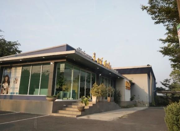 ขายที่ดินพร้อมสิ่งปลูกสร้าง พื้นที่  276 ตรว. ย่านเกษตร-นวมินทร์ ซอยประเสริฐมนูกิจ 22 ติดถนนใหญ่ ใกล้ตลาดนัดหัวมุม หน้ากว้างประมาณ 40 เมตร