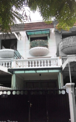 ขายทาวน์โฮม 3 ชั้น ย่านประชาชื่น ใกล้ รพ เกษมราษฎร์ เนื้อที่ 25 ตรว มี 3 นอน 3 น้ำ