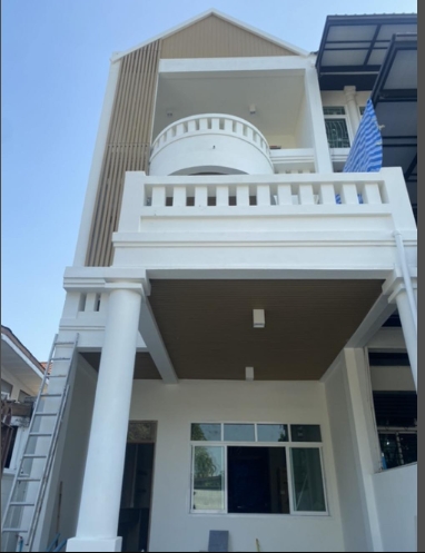 ให้เช่าทาวน์โฮม เนื้อที 27 ตรว รัชดาภิเษกซอย 44 มี 3นอน 4 น้ำ ใกล้ BTS รัชโยธิน