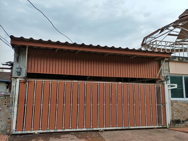 รายละเอียดเพิ่มเติมCode ID : PAP-6-0436 ราคาขาย         5,500,000 บาท- ขนาดพื้นที่ :  91.60 ตร.ว - พื้นที่ใช้สอย :  325 ตร.ม- จำนวนห้อง : - ห้องนอน - ห้องน้ำ- ที่จอดรถ :   1-2 คัน- บ้านเดี่ยว   :       1 ชั้น- บ้านเดี่ยวหันทางทิศ : -พิกัดทรัพย์ :   https://maps.app.goo.gl/1Tb49mQe643njJnU7สถานที่ใกล้เคียง- ใกล้ท็อปส์ สาขามาร์เก็ตเพลส กรุงเทพกรีฑา- ใกล้เดอะพาร์ค กรุงเทพกรีฑา- ใกล้โฮมโปร รามคำแหง- ใกล้เดอะมอลล์ไลฟ์สโตร์ บางกะปิสอบถามเพิ่มเติม