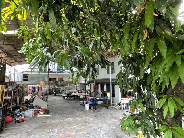 ขายบ้านครึ่งตึกครึ่งไม้      ลาดกระบัง กรุงเทพมหานคร (PAP-4-0210 )