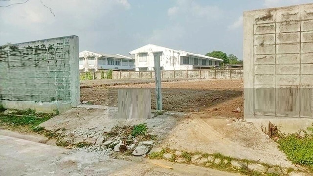 กำแพงกั้นบางส่วน BTS กรมป่าไม้ ม.เกษตรศาสตร์ พหลโยธิน38-42 ให้เช่าที่ดินเปล่าสุดซอย ถมแล้ว 290ตรว. บรรยากาศดี เงียบสงบ  ยูเนียน มอลล์