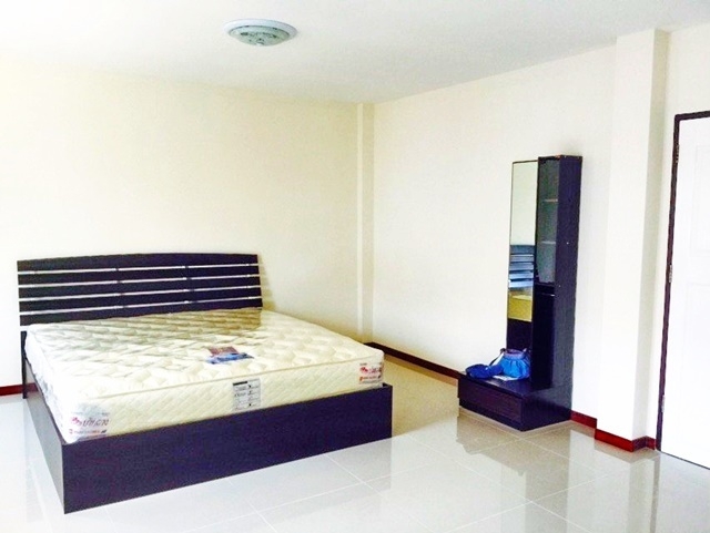 ราชพฤกษ์ ตลาดพระราม 5 ให้เช่าทาวน์เฮ้าส์ใหม่ 2 ชั้น 3นอน  20ตรว.เดอะวอล์ค 140ตรม. 2น้ำ 1จอดรถ 3แอร์ เฟอร์บางส่วน