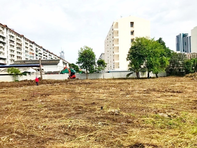 ชุมชนหนาแน่น หลัง ม.รามคำแหง ให้เช่าที่ดินถมแล้ว 3 ไร่ ถมแล้ว  MRT หัวหมาก 14-24  แบ่งเช่าไร่ละ ที่ดินสวย บรรยากาศดี
