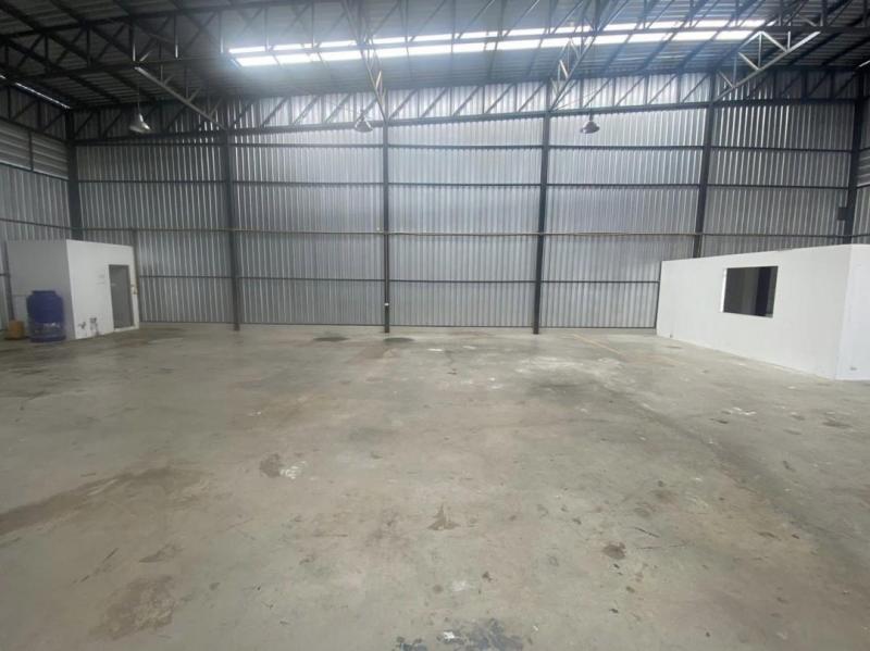 EPL-WH0618 ให้เช่าโกดัง ถนนเทพารักษ์กม.11 ขนาด 300 ตร.ม พร้อมออฟฟิศ  กว้าง 15 ลึก 20 สูง 8 เมตร ระบบไฟฟ้า​ 3 เฟส​ ติดปั้มบางจาก บางพลี