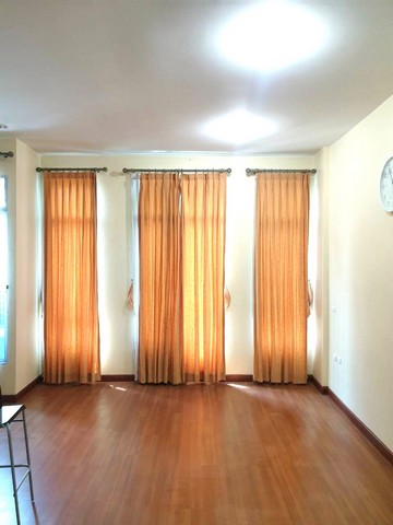 ขายด่วน บ้านกลางเมือง บริติช ทาวน์ ศรีนครินทร์ ติดถนนใหญ่ ใกล้นานาชาติไทยสิงคโปร์