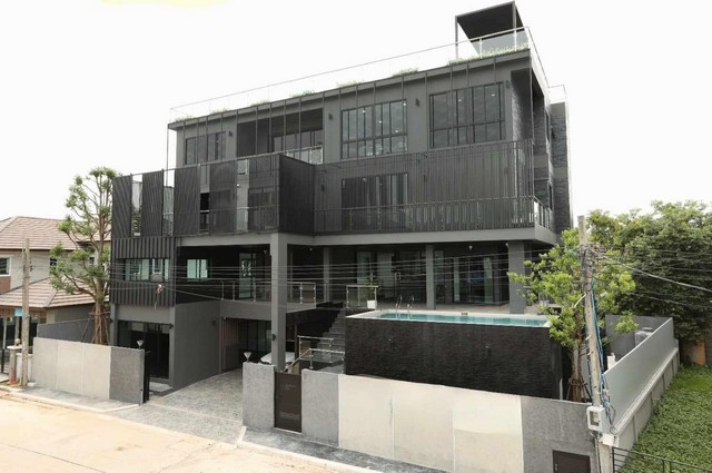 บ้าน ณุศาสิริ 6 BR 8 BATHROOM 135000000 BAHT ใกล้ ซีคอนสแควร์ สะดวกสบาย กรุงเทพ