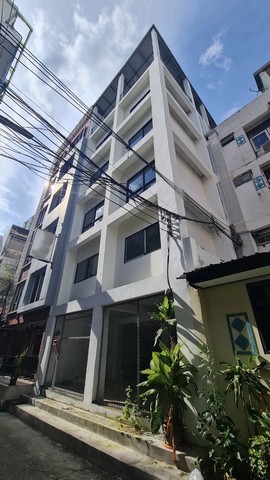 ให้เช่าอาคารพาณิชย์ถนนสุขุมวิท ซอยนานา มีช่องลิฟต์ไว้พร้อมติดตั้ง ทุกชั้นวางระบบเตรียมพร้อมใช้งาน เหมาะกับธุระกิจที่พร้อมตกแต่งและสัญญาระยะยาวติดต่อ  อรัชพร  081-4-888-799Line id:house169ราคาเช่า  185,000บาท/เดือนประกัน   3เดือนล่วงหน้า  1เดือนรายละเอียดอาคารพาณิชย์สูง 5ชั้น กว้าง 7เมตร ลึก 17เมตร (โดยประมาณ)เนื้อที่ใช้สอย ชั้นละ 156ตารางเมตรรวมเนื้อที่ใช้สอยทั้งตึก 780ตารางเมตรมี