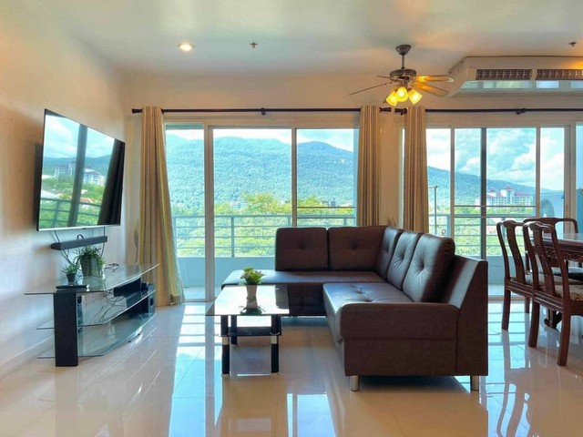 Contact: 062-9434025Line ID : 062-0481866ขายด่วน ห้องสวย วิวดอย คอนโดตั้งอยู่ บนถนนคันคลองชลประทาน    เดอะ คอนเวนชั่น คอนโด เชียงใหม่    พื้นที่ใช้สอย 90.21 ตรม. ชั้น 7  วิวดอยสุเทพ- 2 ห้องนอน - 2 ห้องน้ำ - 1 ห้องรับแขก  - 1 ห้องครัว  - ระเบียง ภายในห้องกว้างขวาง  ตกแต่งสวยงามพร้อมเฟอร์นิเจอร์ เครื่องใช้ไฟฟ้า เข้าอยู่ได้เลยราคาเพียง 6.5 ล้านบาท(ค่าโอน ค่าภาษีคนละครึ่ง)ค่าส่วนกลางปีละ 33,559 บาทมีโควต้าชาวต