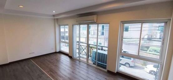 ให้เช่าทาวน์โฮม 4ชั้น  แกรนด์ เดอ วิลล์ ศรีนครินทร์42 ใกล้ซีคอนสแควร์