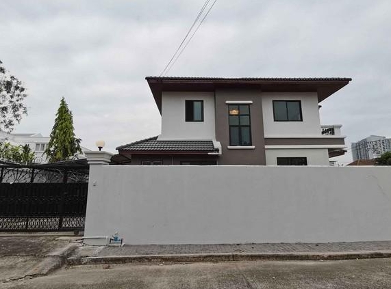 ให้เช่าบ้านเดี่ยว2ชั้นหลังมุม  โครงการนภาลัยบางนา ซอยสุขุมวิท 70/3  