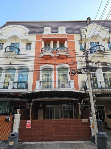 RTJ1622ให้เช่าทาวโฮมย่านพระราม9 มอเตอร์เวย์ใกล้มหาวิทยาลัยสแตมป์ฟอร์ต เดอะเมโทรพระรามเก้าเนื้อที่ 20 ตร.ว. 183 ตร.ม.3 ห้องนอน 4ห้องน้ำ ที่จอดรถ2 คันสนใจติดต่อคุณเจี๊ยบ 092-851-6969Line:keti2522ราคาเช่า 25,000/เดือนแขวงประเวศ เขต ประเวศ กรุงเทพมหานคร 10250Townhouse for rent and ready to move in.- Name of the village : The Metro Perfect Masterpiece rama 9.- Fully furnished with 3 bedrooms, 4 bathrooms, 184 sqm.  It is next to Stamford University Rama 9 campus in Bangkok and 5 mins of car/motorbike to Airport link Hua mak station. - 2 parkings availables.- Facilities inside the village : Swimming pool, fitness center, Thai restaura