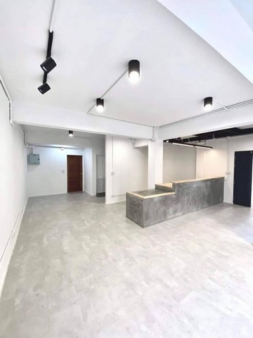 ขายอาคารพาณิชย์ 3 ชั้น 350 ตรม. ย่านสุขุมวิท 101 ทำเลดี ใกล้ BTS ปุณณวิถี