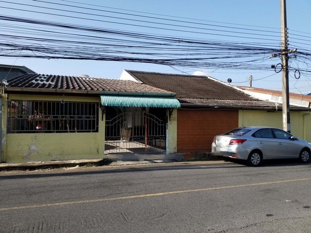   รายละเอียดเพิ่มเติม Code ID :  PSC00183  ราคาขาย  5,469,000  บาท- ขนาดพื้นที่ :   80.70 ตร.ว.- พื้นที่ใช้สอย :   305.30 ตร.ม.- จำนวนห้อง :    3 ห้องนอน 3 ห้องน้ำ - ที่จอดรถ :   1 คัน- บ้านหันทางทิศ : ตะวันตกเฉียงเหนือพิกัดทรัพย์ :  https://maps.app.goo.gl/junGWa2Fvorpj9Xv7    สถานที่ใกล้เคียง- ใกล้  สวนเฉลิมพระเกียรติ ร.9- ใกล้  โรงพยาบาลดีบุก- ใกล้  โรงเรียนดาวรุ่งวิทยา- ใกล้  คิง เพาเวอร์ ภูเก็ตสอบถามเพิ่มเติม/นัดชมโทร. 097-419-5982(พลอย)โทร. 096-932-4624(อ�