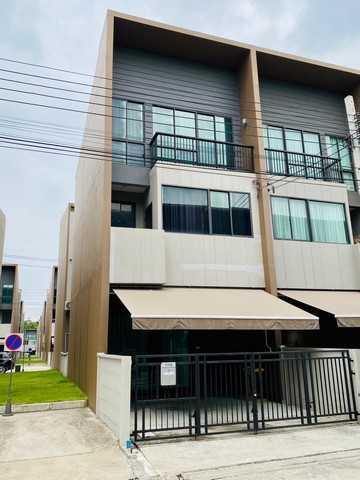 ขายทาวน์โฮม 3 ชั้น หลังมุม บ้านกลางเมืองลาดพร้าว-เสรีไทย ซอยเสรีไทย 52 สไตล์โมเดิร์น เฟอร์พร้อมอยู่ 