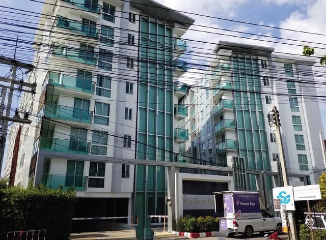   รายละเอียดเพิ่มเติม Code ID :  PSC00176  ราคาขาย 1,647,000  บาท - พื้นที่ใช้สอย :  24.46 ตร.ม.- จำนวนห้อง :   1 ห้องนอน 1 ห้องน้ำ - คอนโดอยู่ชั้น 5พิกัดทรัพย์ : https://maps.app.goo.gl/syyabmu1CwgHbd4c9    สถานที่ใกล้เคียง- ใกล้  บี๊กซี เอ็กซ์ตร้า พัทยา 3 (พัทยากลาง)- ใกล้  เซ็นทรัล พัทยา- ใกล้  หาดพัทยา- ใกล้  วัดชัยมงคล พระอารามหลวง ชลบุรีสอบถามเพิ่มเติม/นัดชมโทร. 097-419-5982(พลอย)โทร. 096-932-4624(ออมสิน)Line : @panaya (มี@ด้านหน้า)ปรึกษาสินเชื่อฟรี One Stop