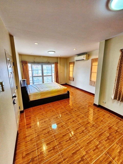 อย่างกับคฤหาสน์ สวย 2 ชั้น เฟอร์ครบ เจ-ปาร์ค ศรีราชา ให้เช่าบ้านใหญ่ บรรยากาศดี 65ตรว. 165ตรม. 3นอน 2น้ำ 2จอดรถ 4แอร์ ตลาดศุภฤกษ์