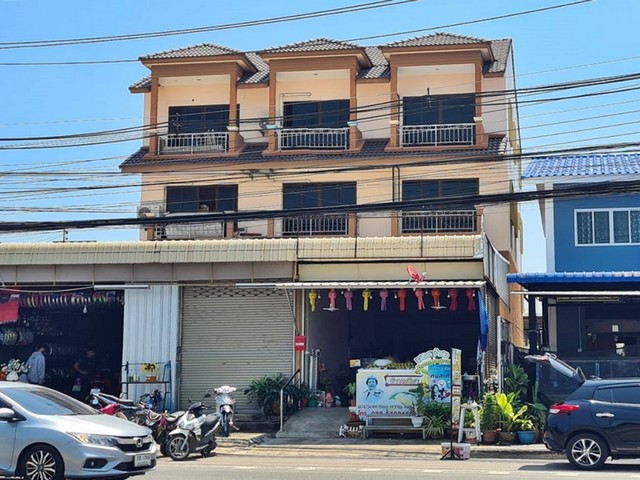   รายละเอียดเพิ่มเติม Code ID : PAL 4-0491  ราคาขาย  4,500,000 บาท- ขนาดพื้นที่ :   20 ตรว.- พื้นที่ใช้สอย :   205.54 ตรม.- จำนวนห้อง :  3 ห้องนอน 3 ห้องน้ำ  - ที่จอดรถ :    1   คัน- บ้านหันทางทิศ : พิกัดทรัพย์ :  https://maps.app.goo.gl/o64qXnyywD9Jw3xG6    สอบถามเพิ่มเติม/นัดชมโทร. 097-419-5982(พลอย)โทร. 096-932-4624(ออมสิน)Line : @panaya (มี@ด้านหน้า)ปรึกษาสินเชื่อฟรี One Stop Service ดูแลตั้งแต่ต้นจนจบบริษัท ปณยาคิดดี จำกัด